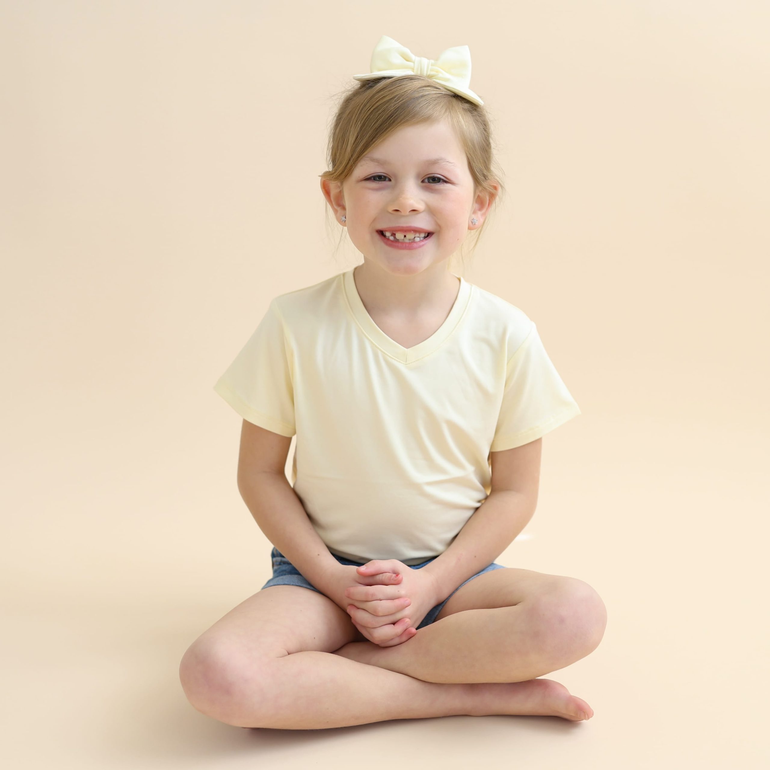 Medium Alligator Clip Bow in Chamomile - Image 3