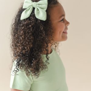 Medium Alligator Clip Bow in Basil