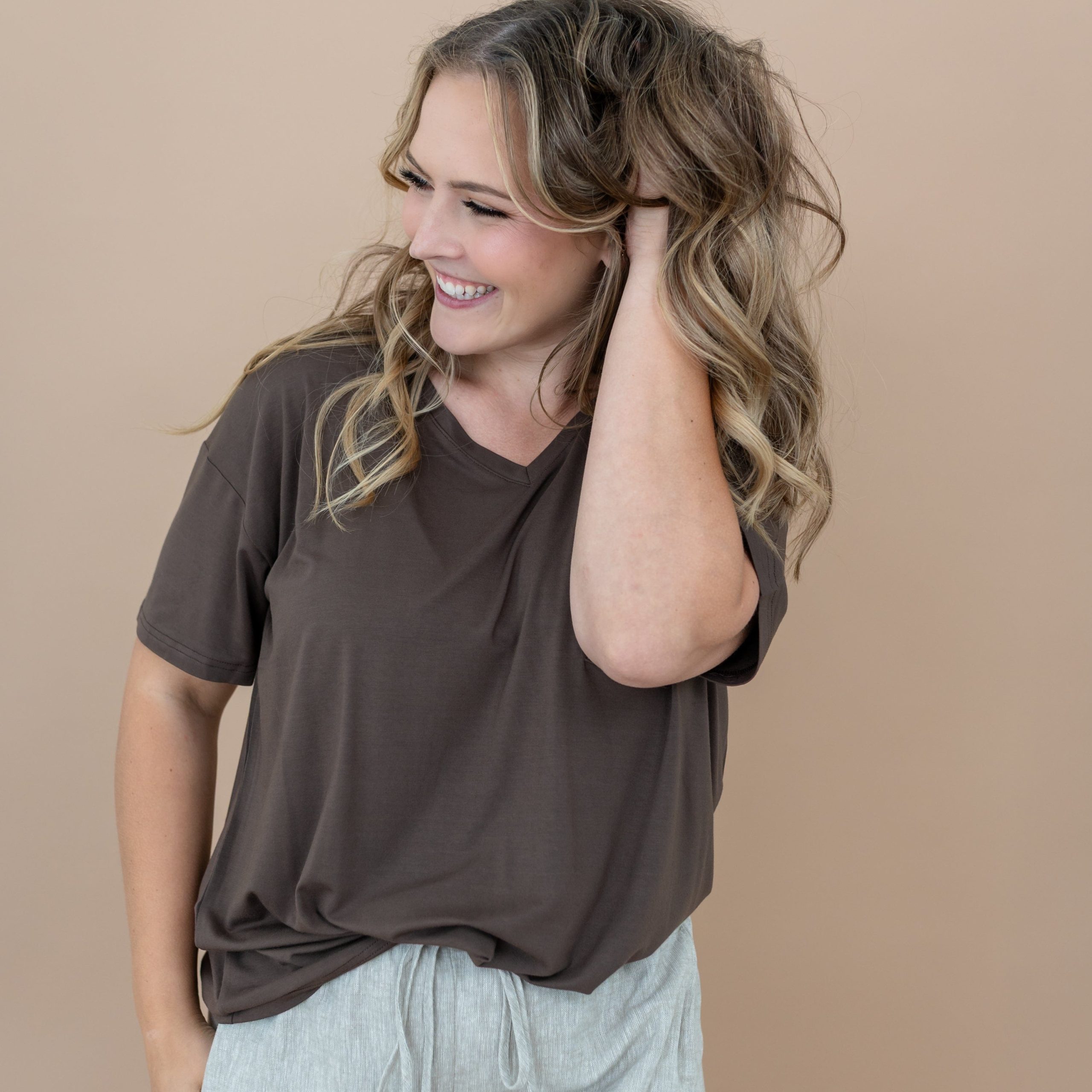 Womens Relaxed Fit V-Neck in Espresso - Image 3