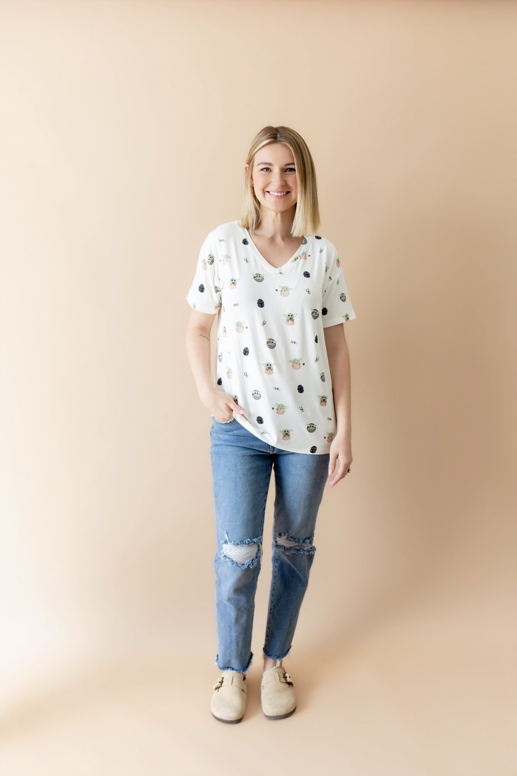 Women's Relaxed Fit V-Neck in Grogu - Image 4