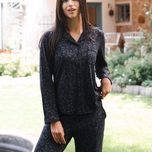 Long-Sleeved Women's Pajama Set in Midnight Leopard
