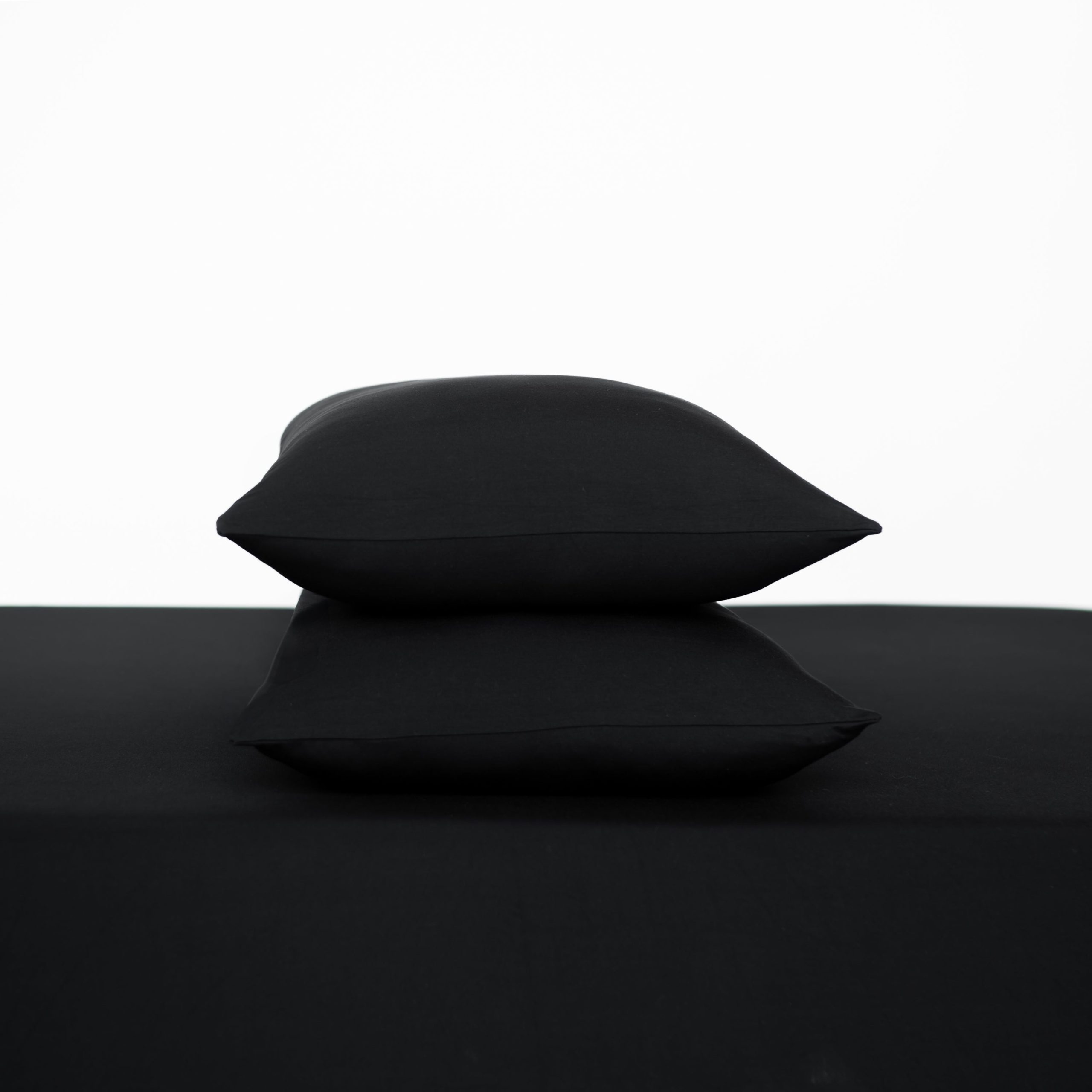 Fitted Sheet with Pillowcases in Midnight