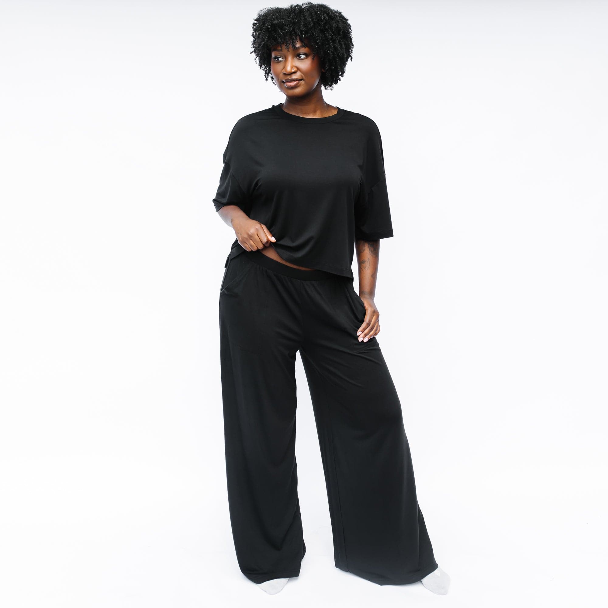 Women's Wide Leg Pant in Midnight - Image 3
