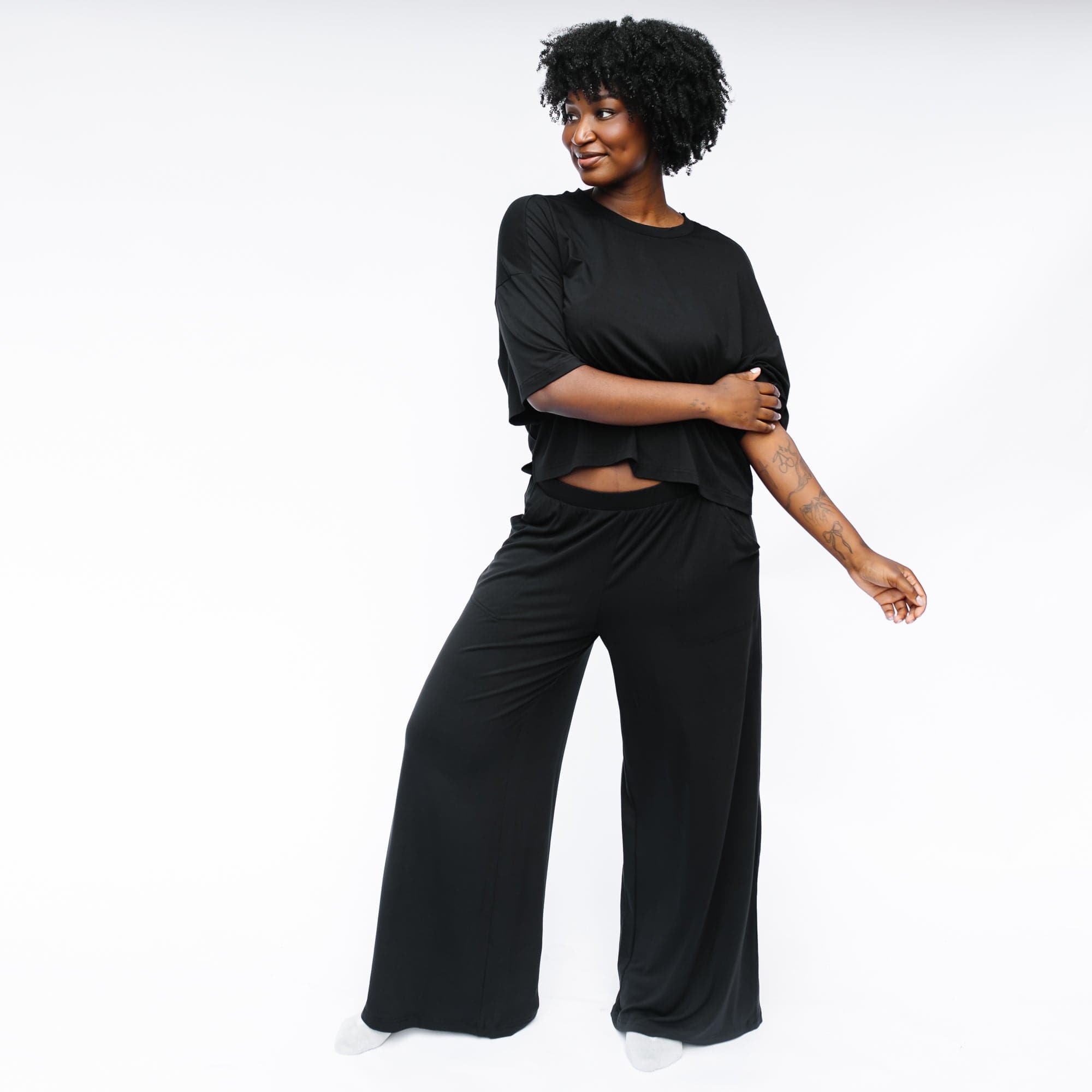 Women's Wide Leg Pant in Midnight - Image 2