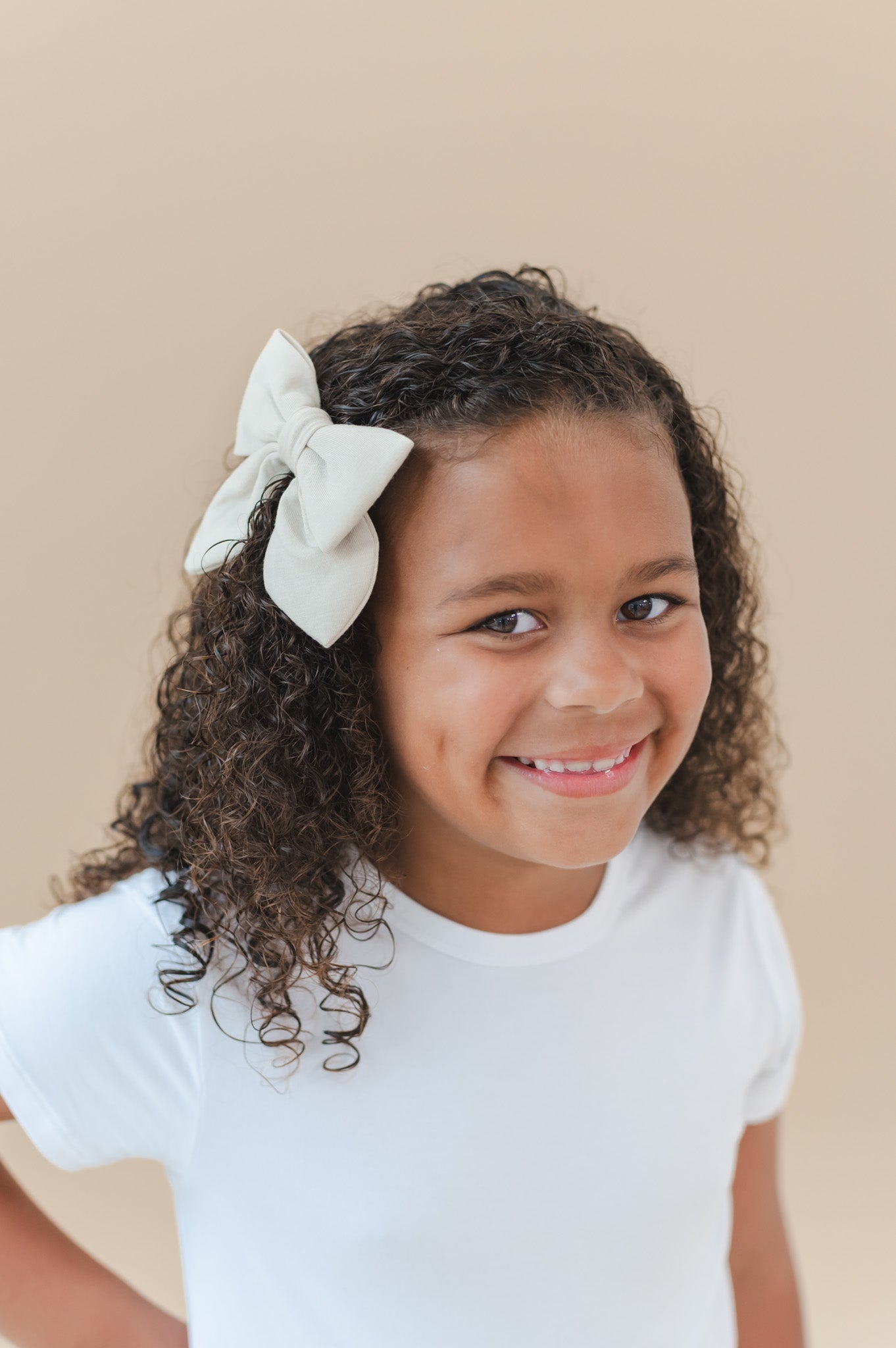 Large Alligator Clip Bow in Oat - Image 3
