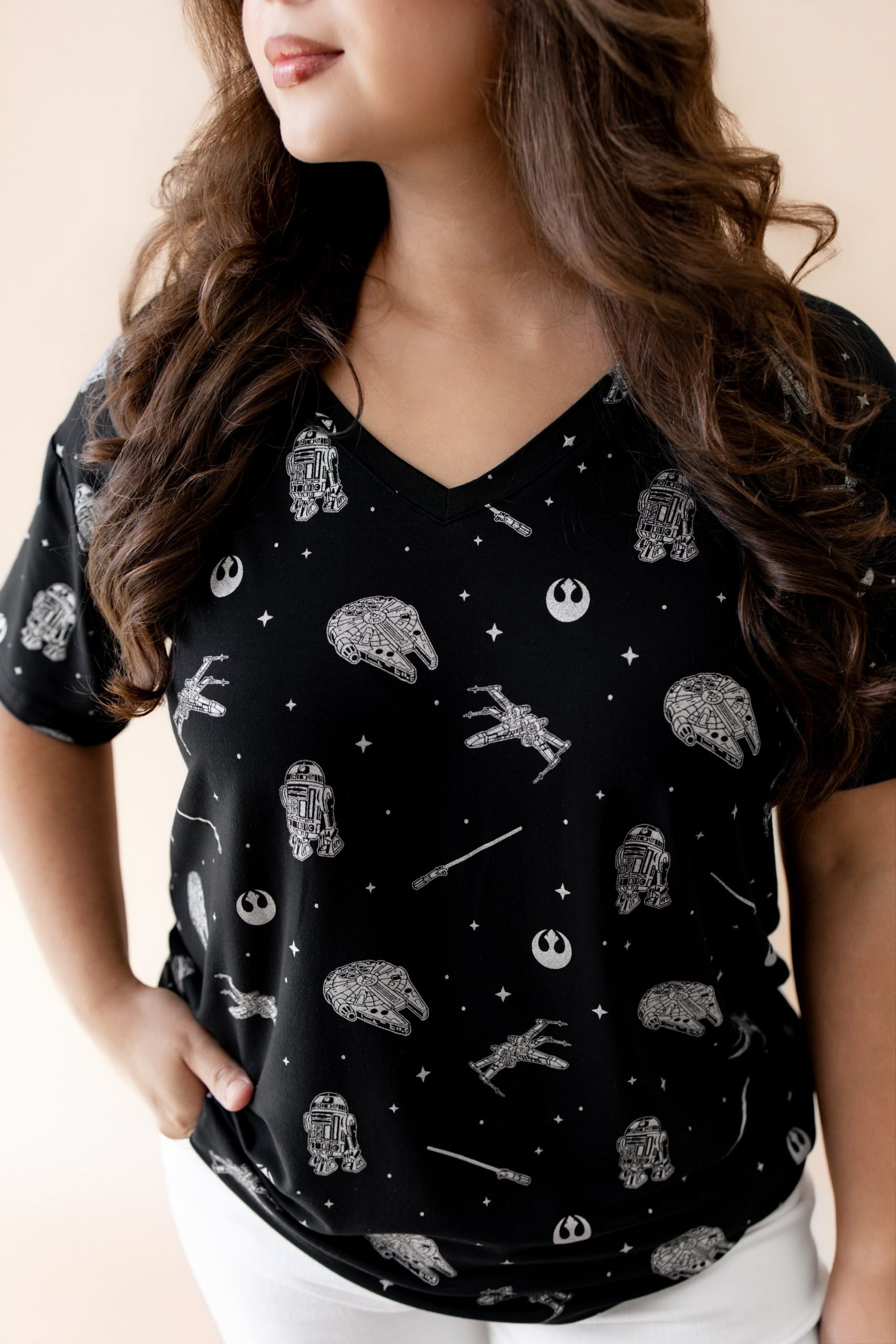 Women's Relaxed Fit V-Neck in STAR WARS - Image 2