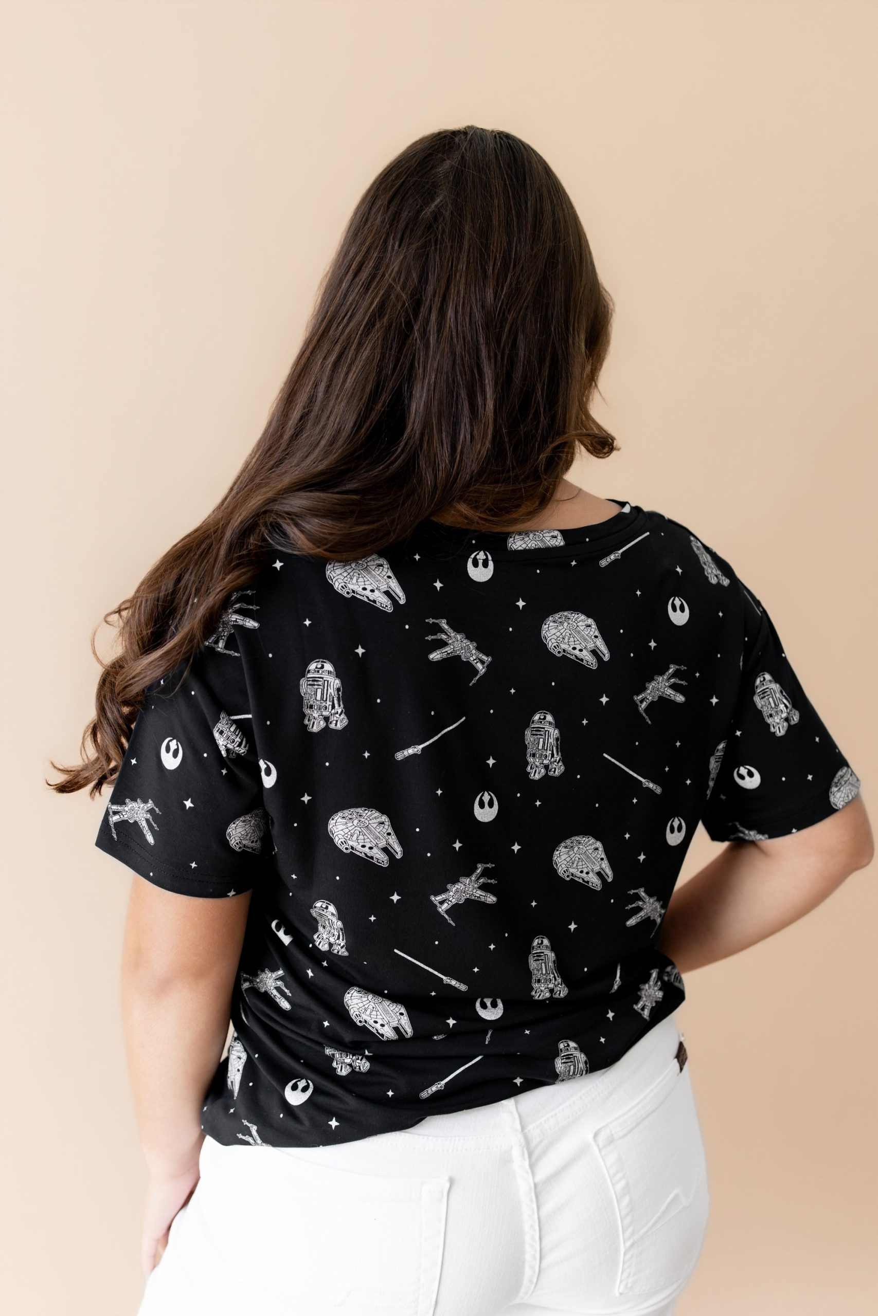 Women's Relaxed Fit V-Neck in STAR WARS - Image 3