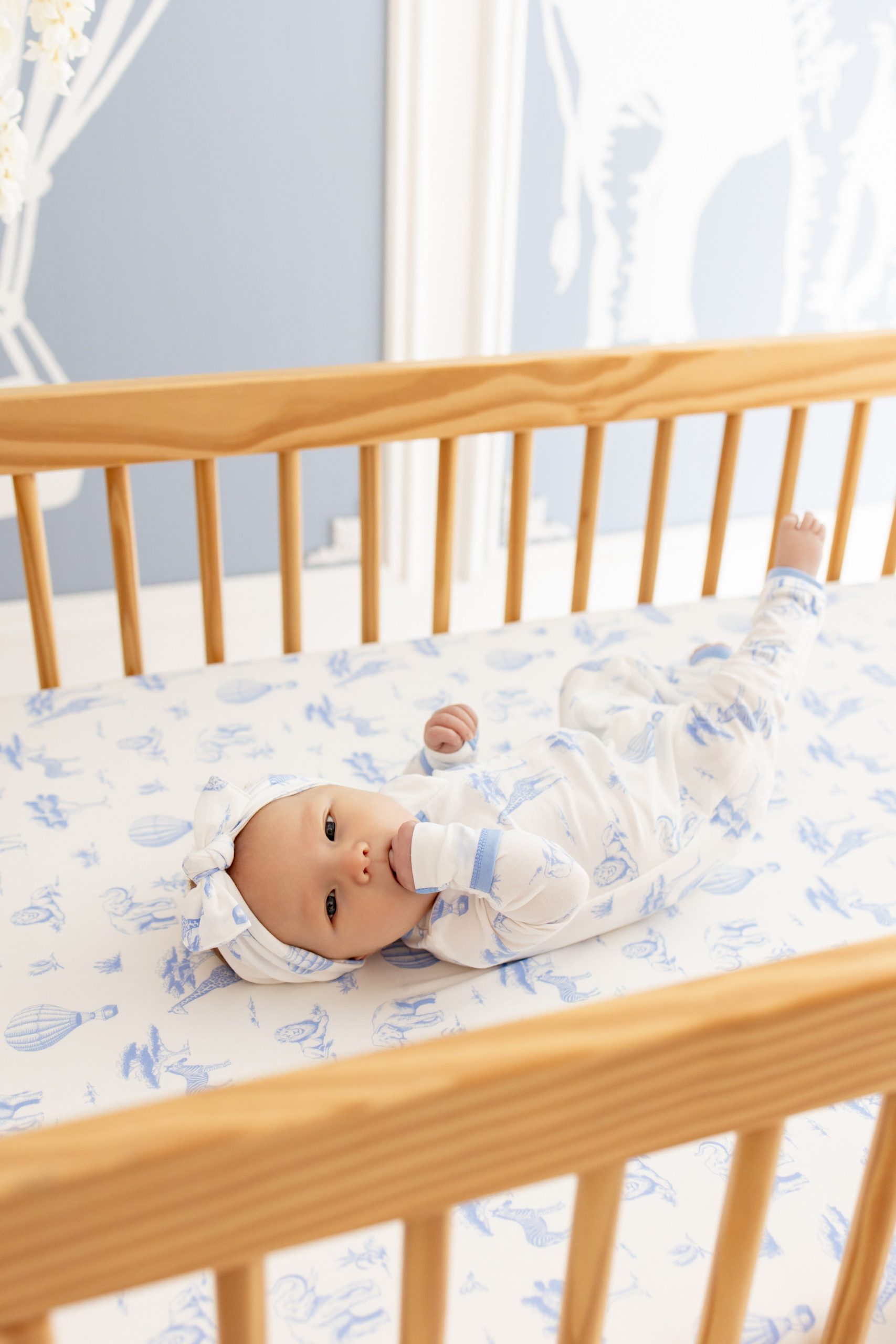 Crib Sheet in Toile Safari - Image 5