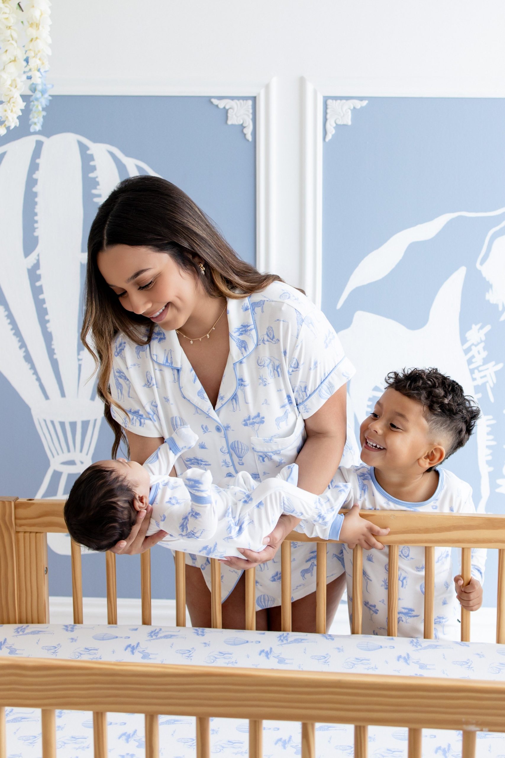 Crib Sheet in Toile Safari - Image 3