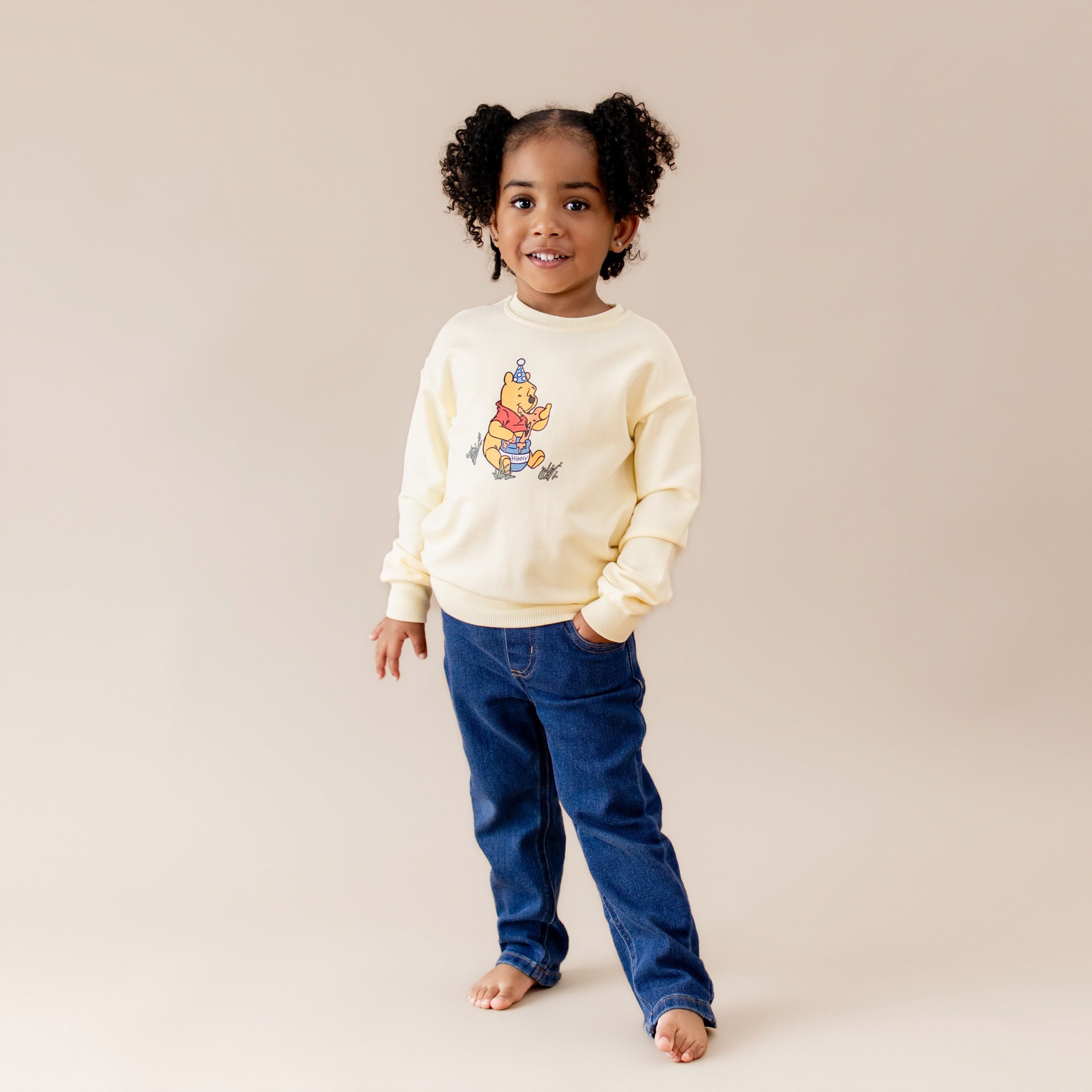Sweatshirt in Winnie the Pooh on Chamomile - Image 4