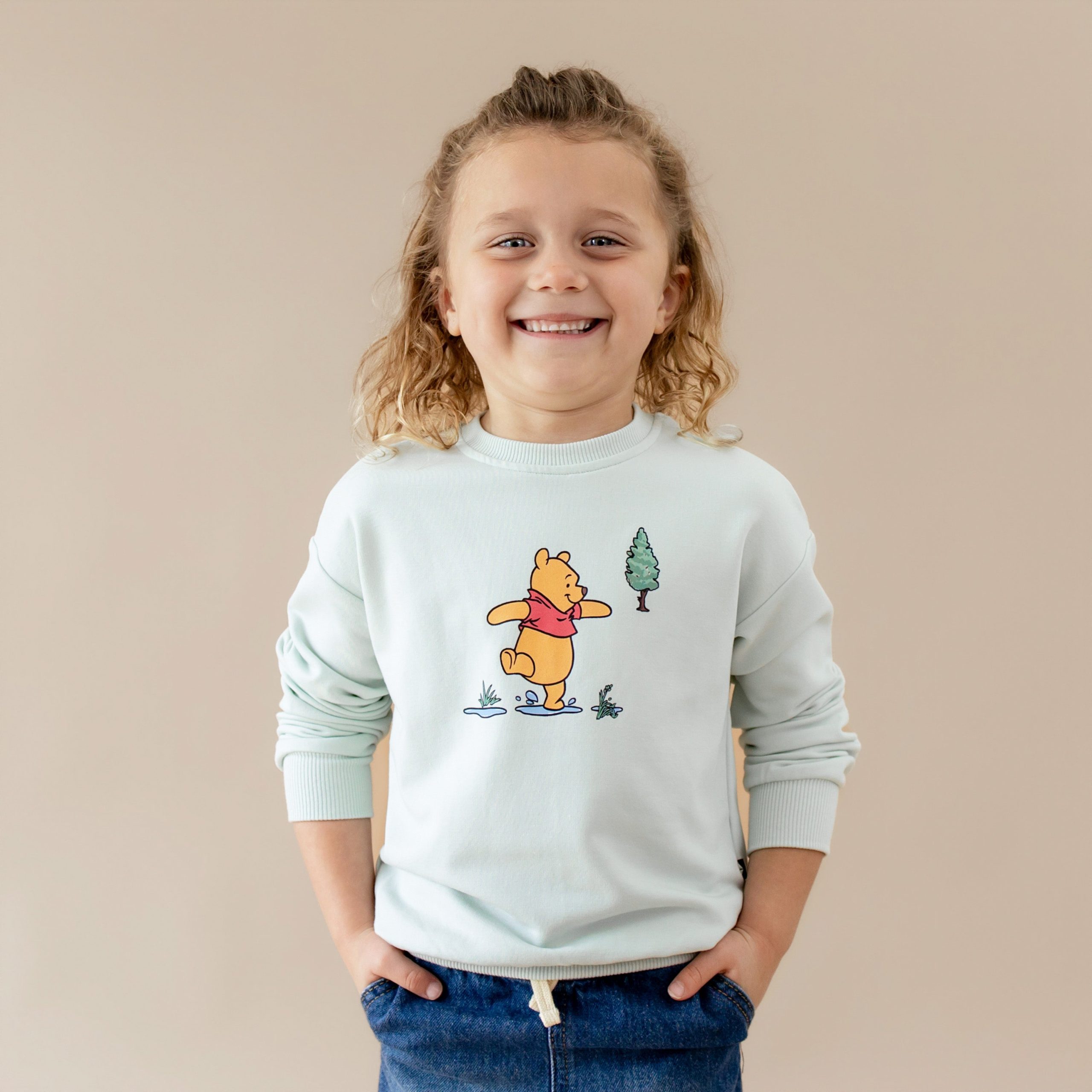 Sweatshirt in Winnie the Pooh on Dew - Image 3