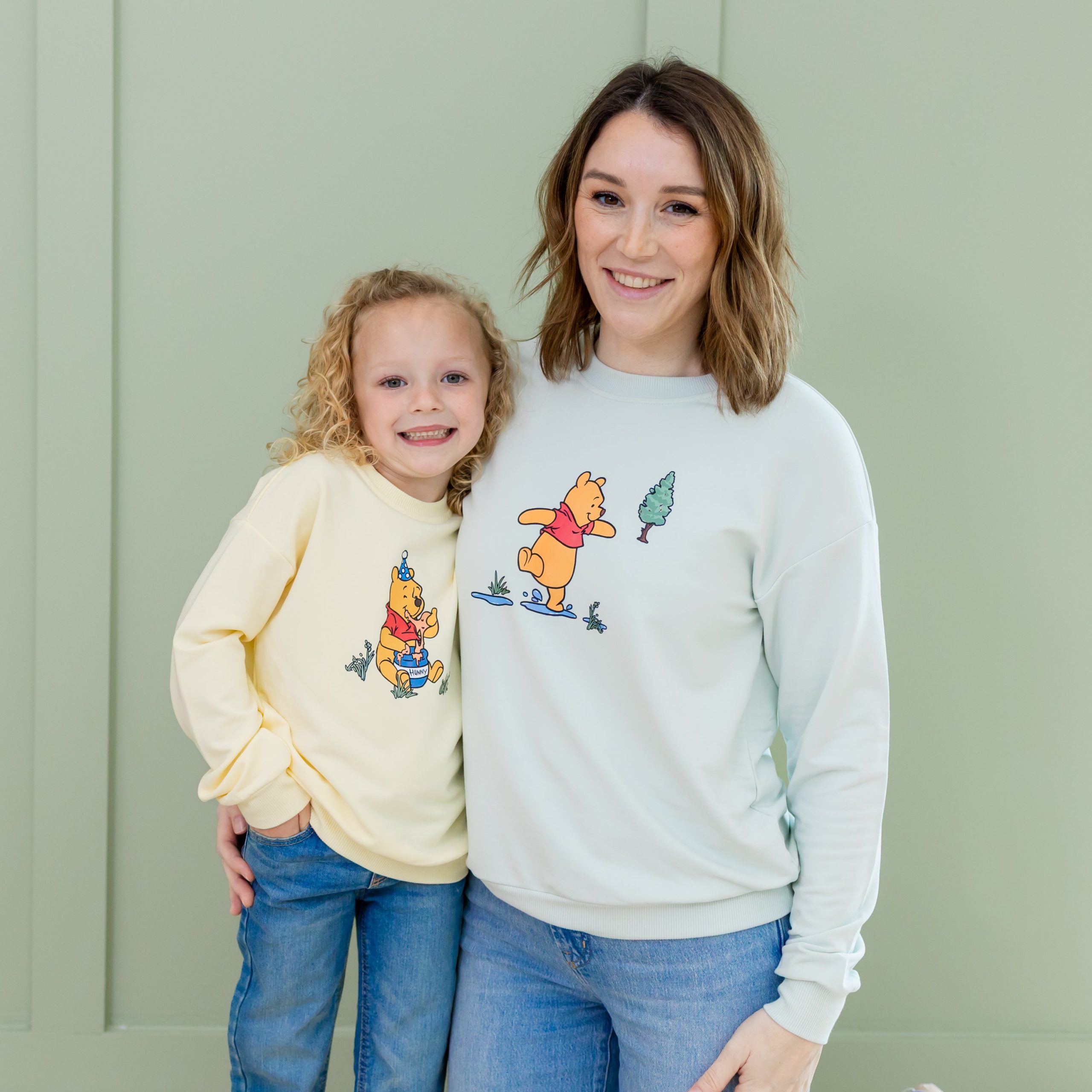 Sweatshirt in Winnie the Pooh on Chamomile - Image 5