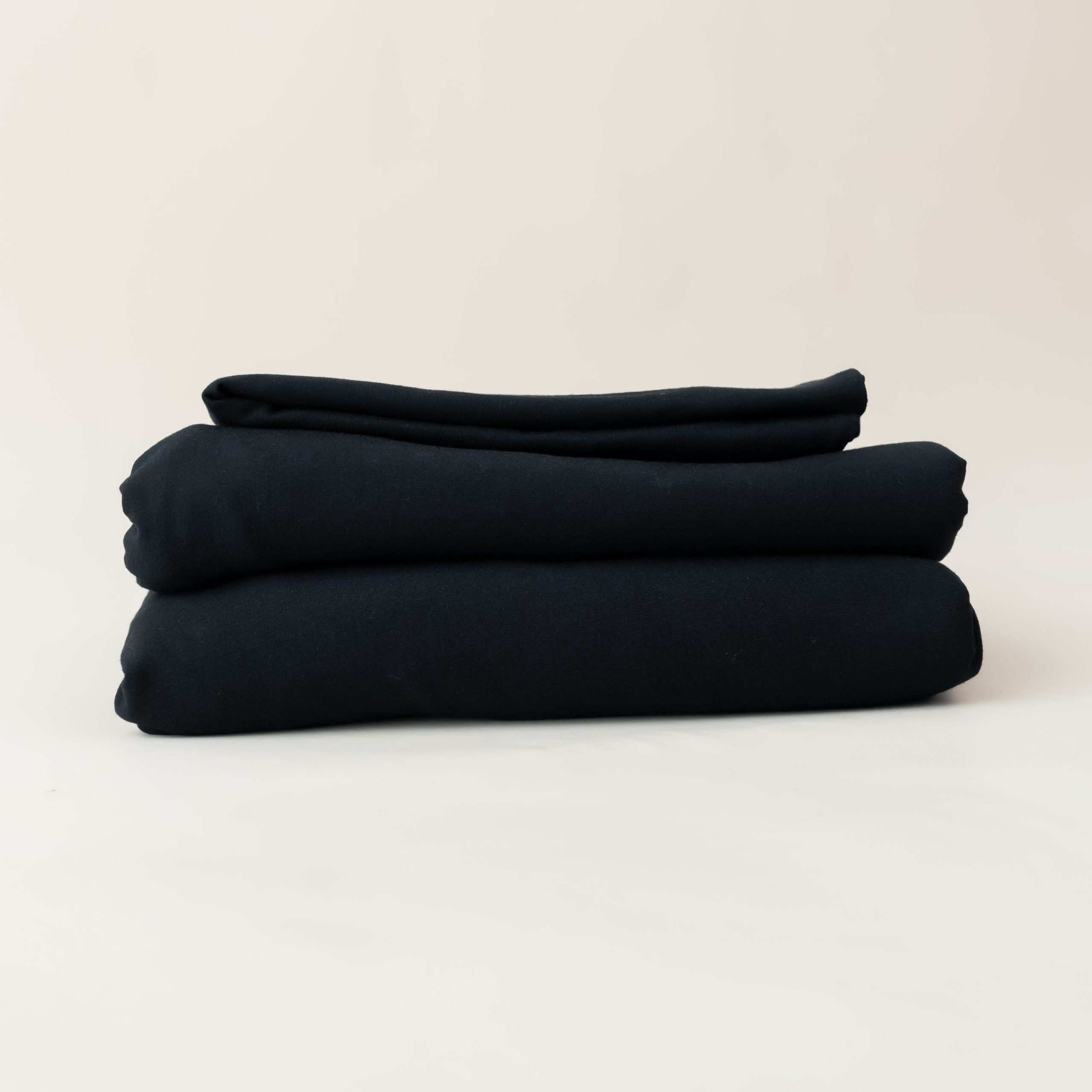 Fitted Sheet with Pillowcases in Midnight - Image 5